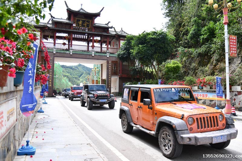 自驾游旅客从金秀县城出发。罗午钰摄