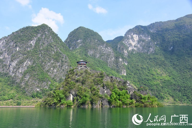 浩坤湖一角。人民网 王功孝摄