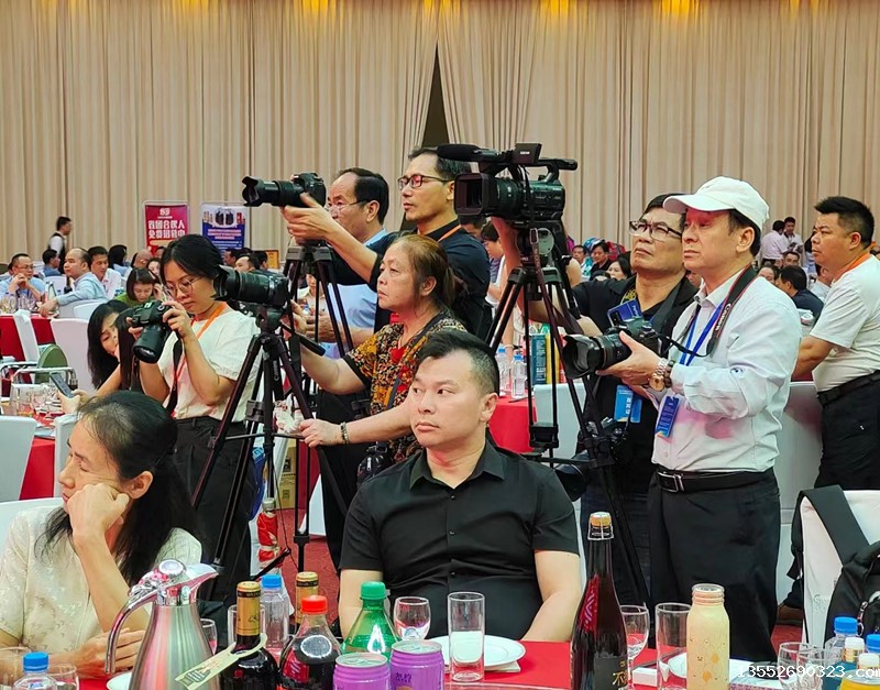 1715849487208934.jpg 50各媒体聚焦大会盛况_副本.jpg