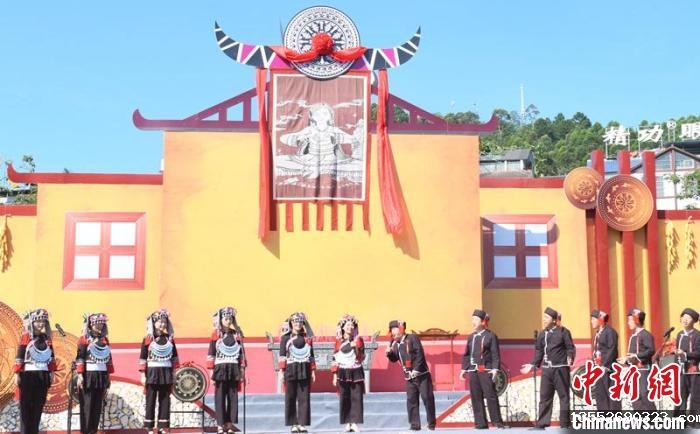     图为瑶族山歌对唱表演　林浩　摄