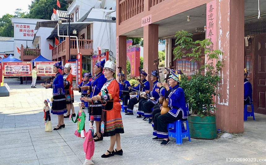 传统木偶戏展示。何善权摄