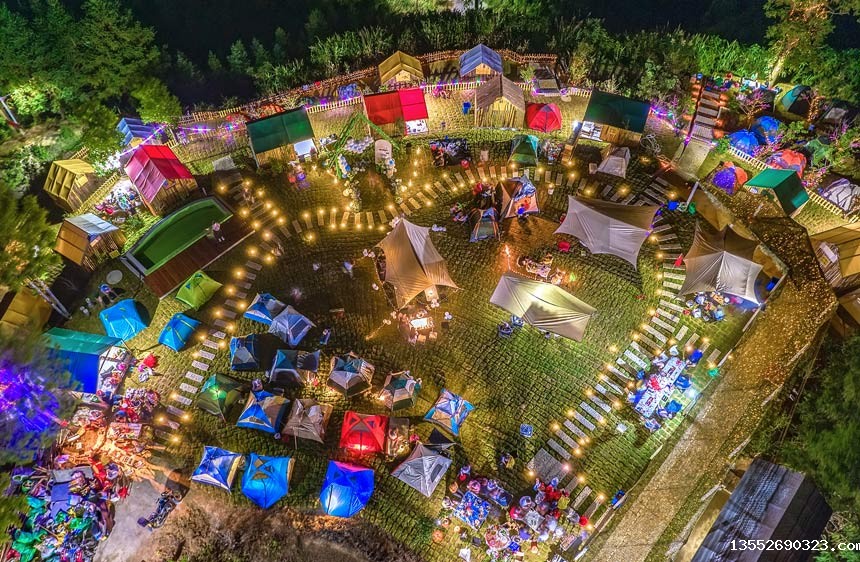 大鹏镇罗德村森野露营基地夜景。