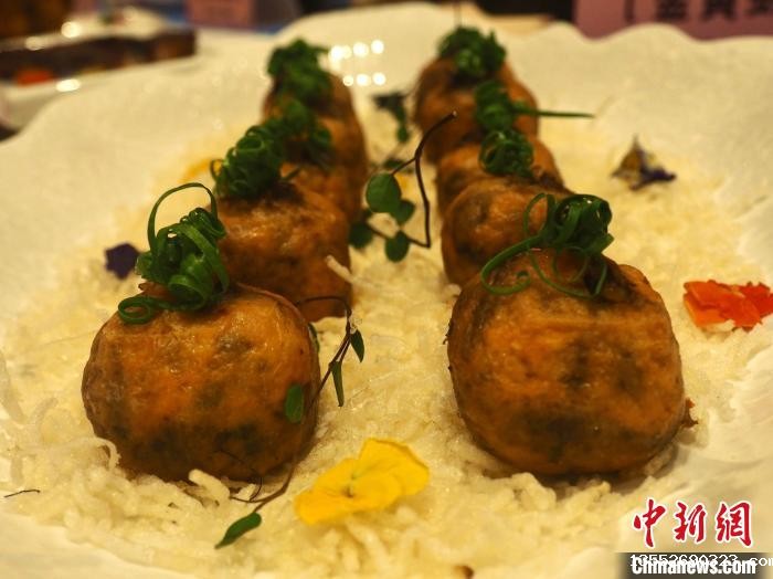 图为螺蛳豆腐酿。 李娇阳 摄 图为螺蛳豆腐酿。 李娇阳 摄