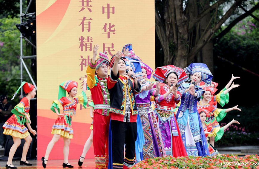 歌伴舞《山海欢歌》。黄云摄